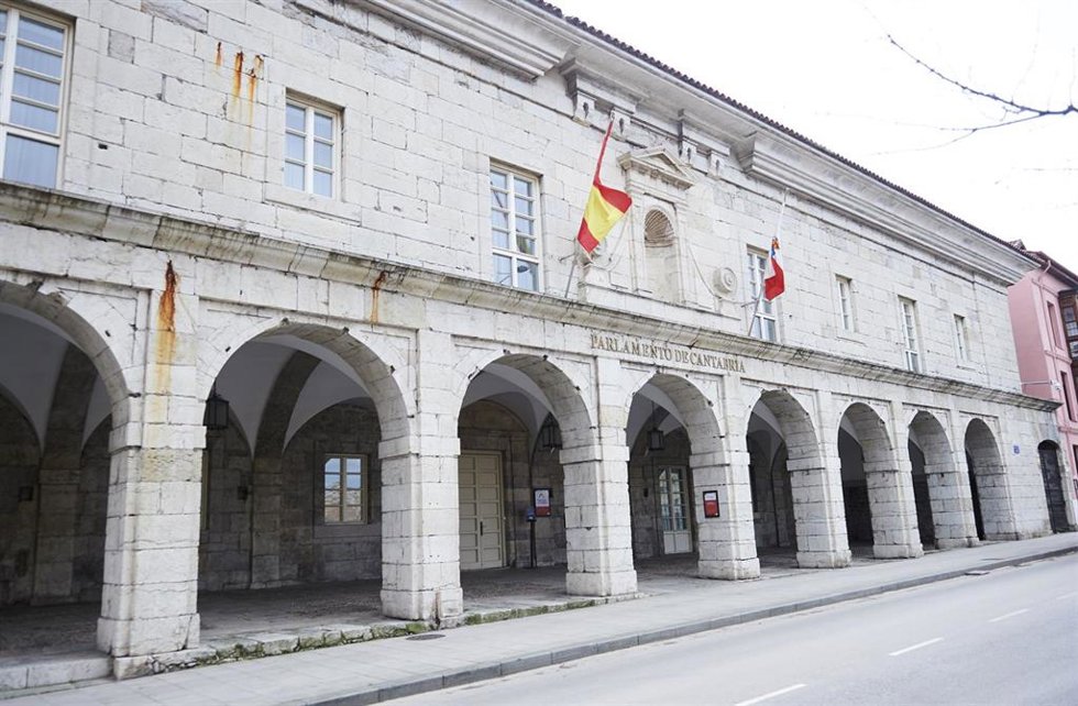 Archivo - Exterior del Parlamento de Cantabria.-ARCHIVO
