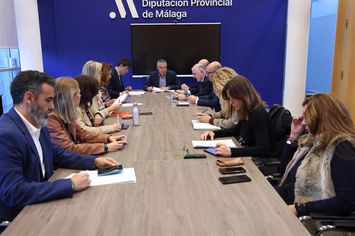 Imagen del presidente de la Diputación de Málaga, Francisco Salado, con su equipo de Gobierno.