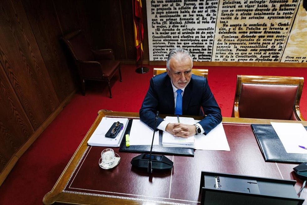 Archivo - El ministro de Política Territorial y Memoria Democrática, Ángel Víctor Torres, comparece en la Comisión de Investigación por el caso Koldo, en el Senado, a 28 de noviembre de 2024, en Madrid (España). 