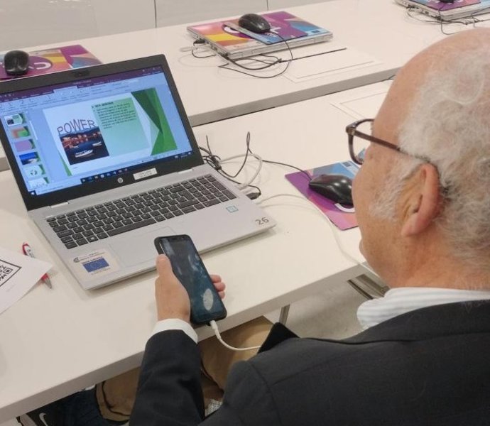 Archivo - Imagen de archivo de la JCyL sobre el Programa CyL Digital