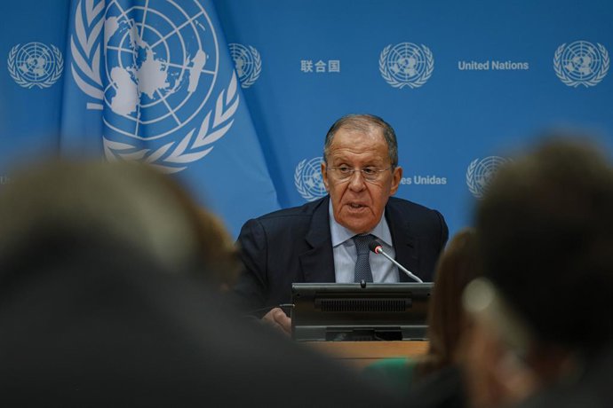 Archivo - 28 de setembro de 2024, Nova York, Nova York, EUA: SERGEY LAVROV, Ministro das Relações Exteriores da Federação Russa, fala à imprensa na sede da ONU durante sua visita à 79ª Assembleia Geral da ONU.