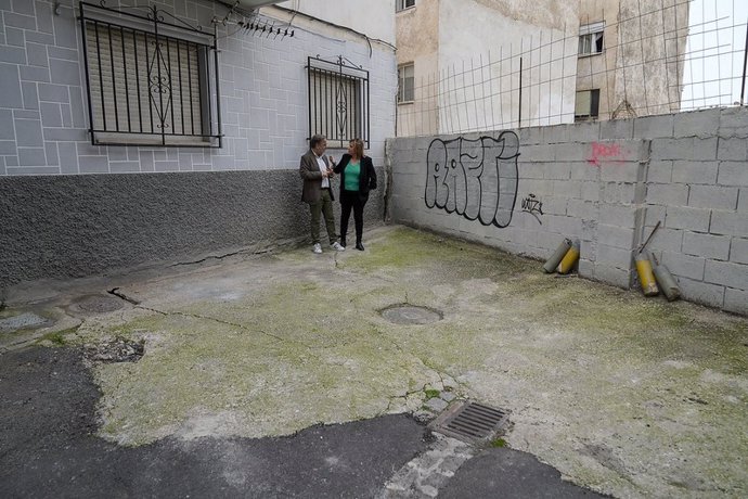 Visita reciente de la edil Nuria Gutiérez a la calle.