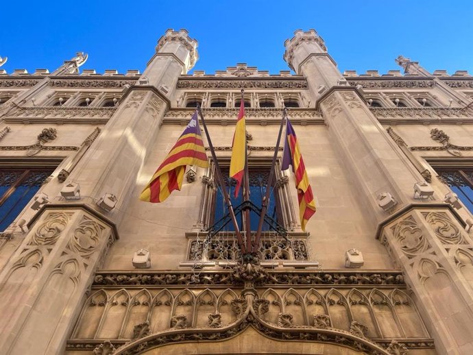 Fachada del edificio del Palau del Consell