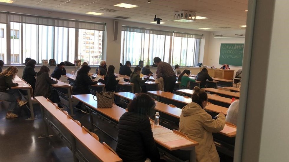 Archivo - Más de 700 personas con discapacidad intelectual se examinan para acceder al Cuerpo de Auxiliares Administrativos