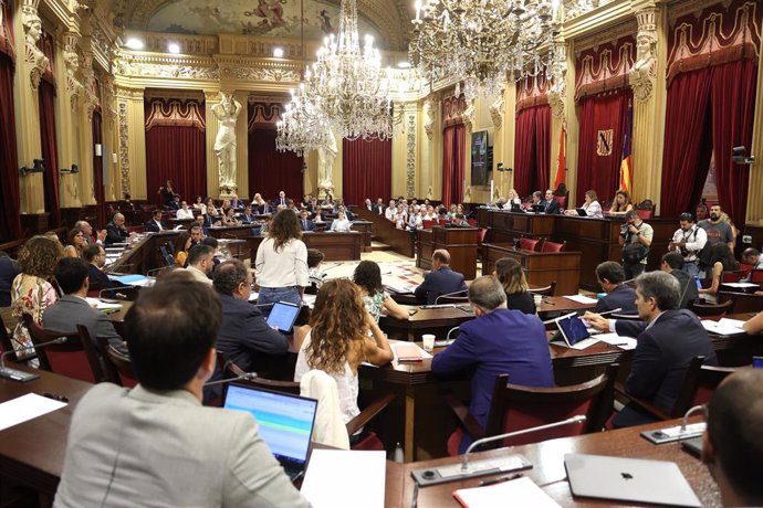 Archivo - Parlament de les Illes Balears durante una sesión de control. Recurso. Archivo.