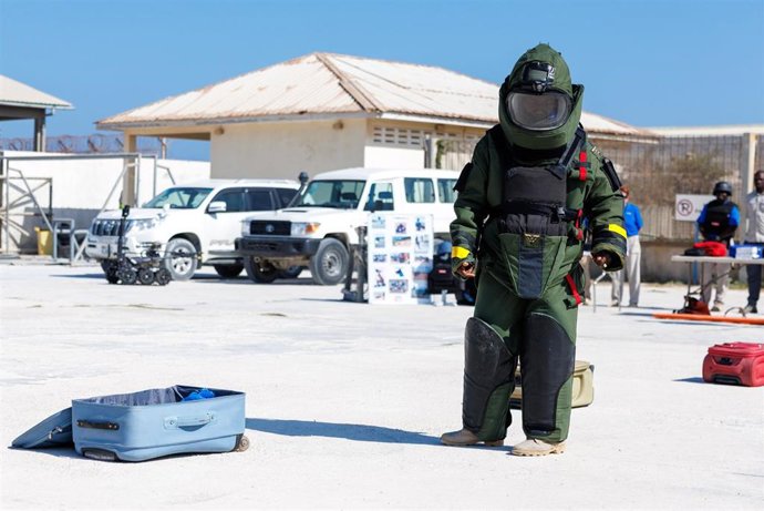 Imagen de archivo de un artificiero en Somalia
