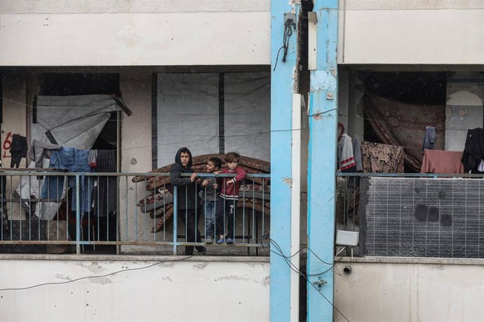 5 de fevereiro de 2025, Cidade de Gaza, Faixa de Gaza, Território Palestino: Palestinos desalojados dentro de uma escola administrada pela Agência das Nações Unidas de Assistência aos Refugiados da Palestina (UNRWA) na Cidade de Gaza, em 5 de fevereiro de