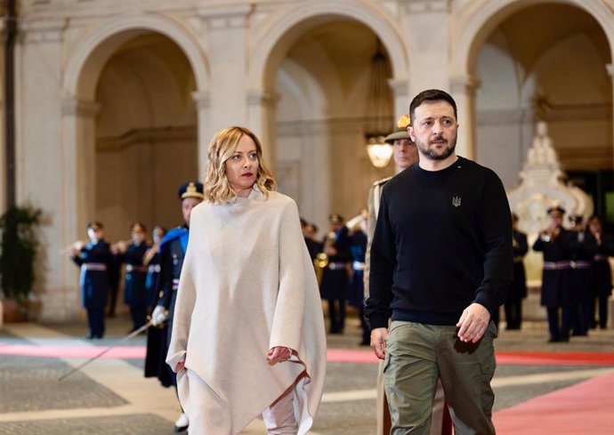 Archivo - 9 de janeiro de 2025, Roma: A primeira-ministra italiana Giorgia Meloni e o presidente ucraniano Volodymyr Zelensky durante reunião no Palazzo Chigi, Roma, Itália, em 9 de janeiro de 2025. .ANSA/ASSESSORIA DE IMPRENSA DO PALÁCIO DE CHIGI/FILIPPO