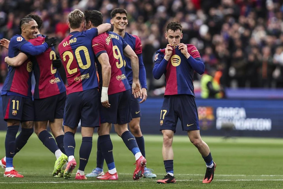 Marc Casadó celebra su gol en el FC Barcelona-Real Sociedad
