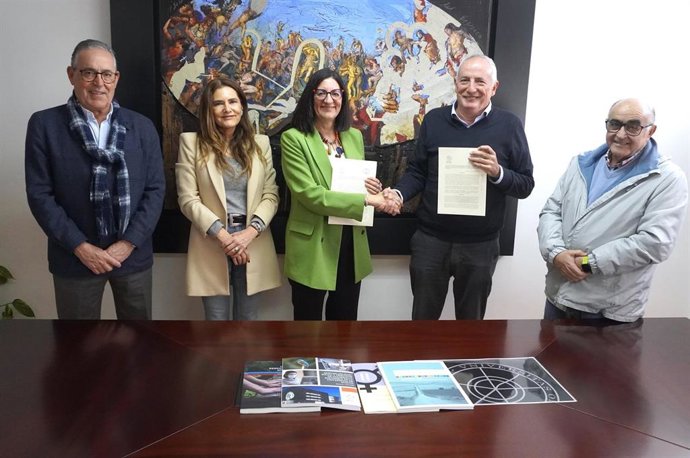 Firma del convenio entre ambas instituciones.