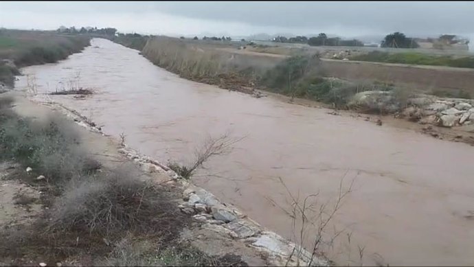 Imagen de la crecida de la rambla de El Albujón en la tarde del domingo 2 de marzo