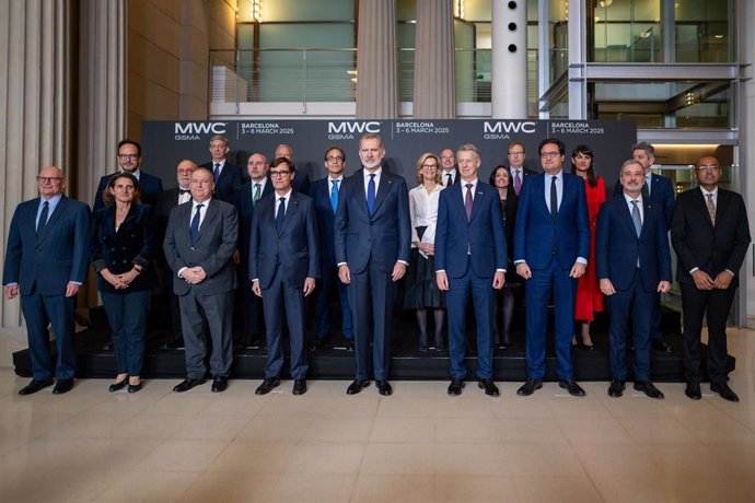 Foto de familia antes de la cena oficial del MWC (Mobile World Congress) 2025, en el Museo Nacional d'Art de Catalunya, a 2 de marzo de 2025, en Barcelona, Catalunya (España). El MWC (Mobile World Congress) Barcelona 2025 se celebra entre el 3 y el 6 de m