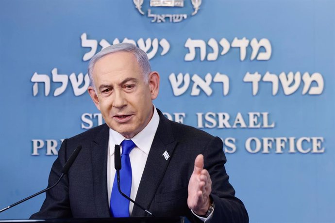 Archivo - JERUSALEM, Feb. 7, 2024 -- O primeiro-ministro israelense Benjamin Netanyahu fala em uma coletiva de imprensa no gabinete do primeiro-ministro em Jerusalém, em 7 de fevereiro de 2024. Netanyahu rejeitou a proposta do Hamas para um cessar-fogo na