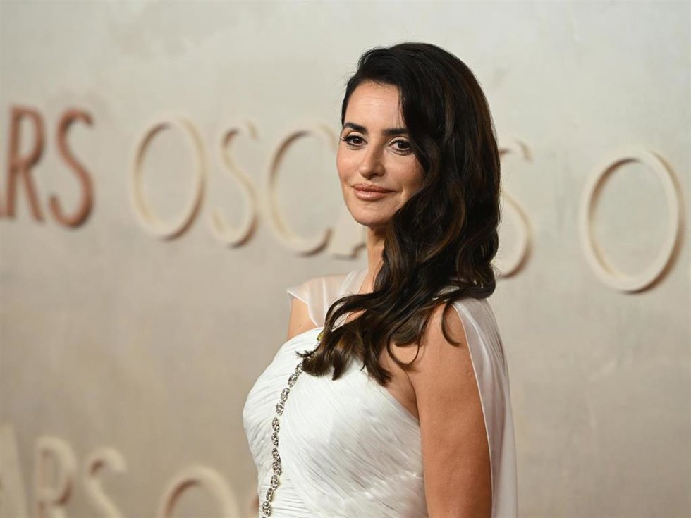 March 2, 2025, Los Angeles, California, USA: PENELOPE CRUZ during red carpet arrivals for the 97th Academy Awards, presented by the Academy of Motion Picture Arts and Sciences (AMPAS), at the Dolby Theatre in Hollywood.