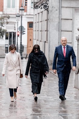 Jéssica Rodríguez, ex-companheira de Ábalos, em sua chegada ao Supremo Tribunal, em 27 de fevereiro de 2025, em Madri (Espanha). Esta semana, o investigador do "caso Koldo" está interrogando como testemunha a ex-companheira de José Luis Ábalos por dois an