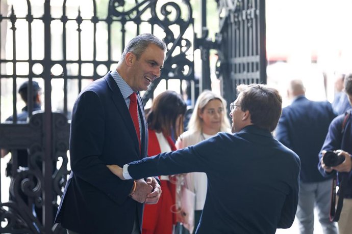 Archivo - El portavoz de Vox en el Ayuntamiento, Javier Ortega Smith, y el alcalde de Madrid, José Luis Martínez-Almeida