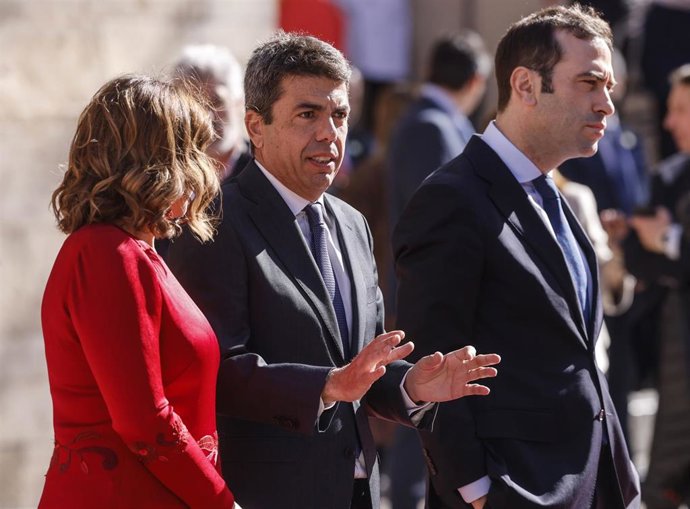 (I-D) La alcaldesa de Valencia, María José Catalá, y el presidente de la Generalitat Valenciana, Carlos Mazón, en una imagen de archivo