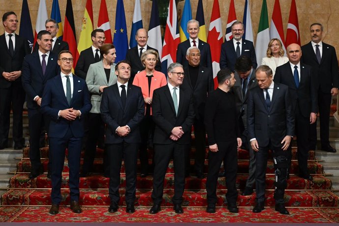 02 March 2025, United Kingdom, London: (Back row L-R) Nato secretary general Mark Rutte, Netherlands' Prime Minister Dick Schoof, Sweden's Prime Minister Ulf Kristersson, Germany's Chancellor Olaf Scholz, Norway's Prime Minister Jonas Gahr Store, Czech Re