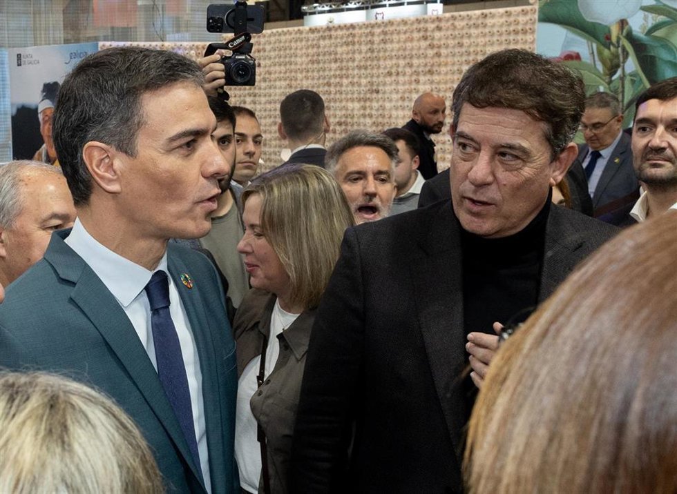Archivo - Pedro Sánchez y José Ramón Gómez Besteiro. 
