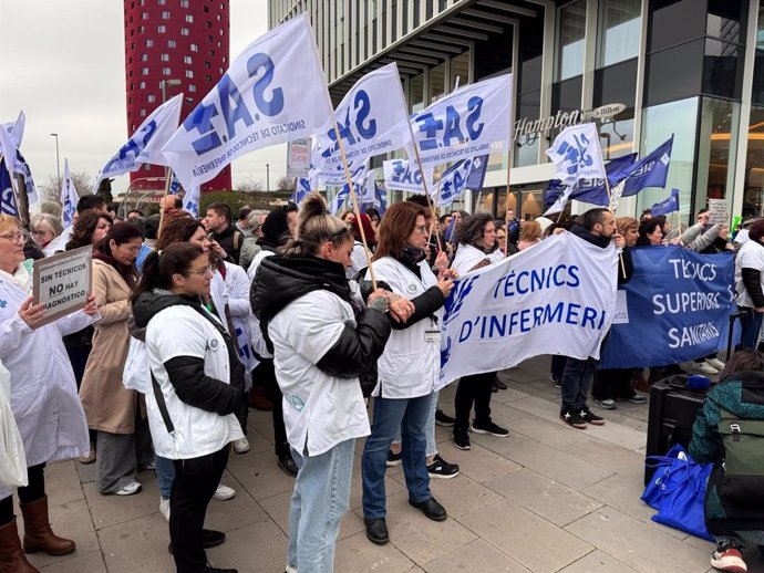 Protesta dels tècnics sanitaris davant l'MWC