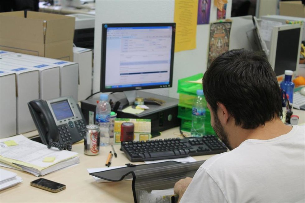 Archivo - FUNCIONARIO, TRABAJO, ORDENADOR, INTERNET, FUNCIONARIADO