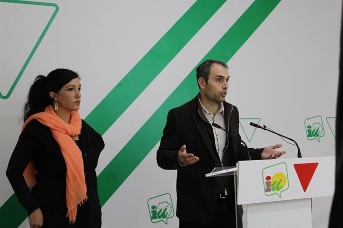 El coordinador general de IU Andalucía y diputado de Sumar en el Congreso, Toni Valero, en rueda de prensa en Málaga