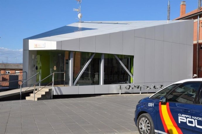 Cárcel para una mujer en Astorga (León) por herir de gravedad a un hombre con un arma blanca durante una discusión. Comisaría de la Policía Nacional en Astorga.