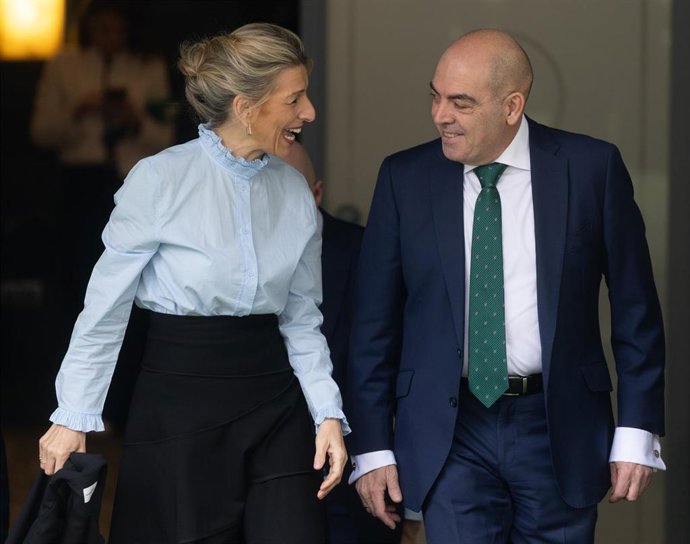 El presidente de ATA, Lorenzo Amor, y la vicepresidenta segunda del Gobierno y ministra de Trabajo y Economía Social, Yolanda Díaz, durante la asamblea electoral de la Federación Nacional de Asociaciones de Trabajadores Autónomos (ATA), en el Hotel Meliá 