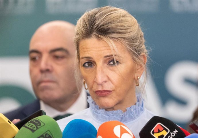 La vicepresidenta segunda del Gobierno y ministra de Trabajo y Economía Social, Yolanda Díaz, atiende a los medios durante la asamblea electoral de la Federación Nacional de Asociaciones de Trabajadores Autónomos (ATA), a 3 de marzo de 2025, en Madrid.