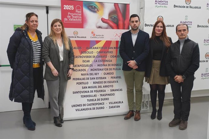 El diputado de Empleo, Roberto Migallón, y la delegada de la Junta en Valladolid, Raquel Alonso, junto a Carmen Villa del Servicio de Cultura de la Junta y Daniel Panadero, del Área de Cultura de la Diputación, en la presentación.