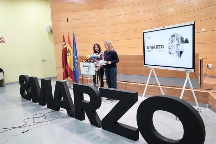 La consejera de Política Social, Familias e Igualdad, Conchita Ruiz, durante el acto de presentación de los Premios 8M.
