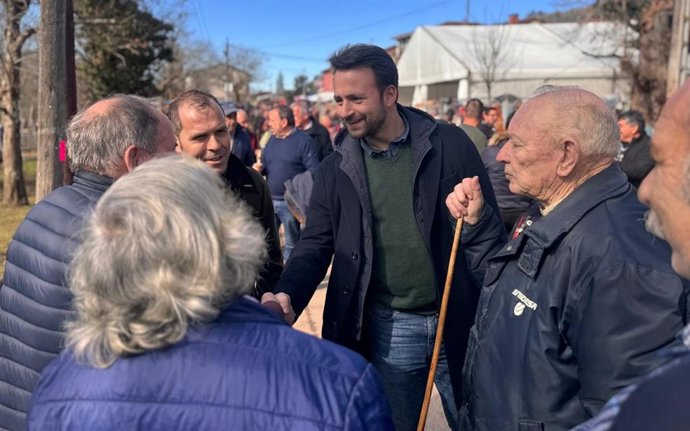 El presidente del Partido Popular de Asturias, Álvaro Queipo, en la feria de Corao.