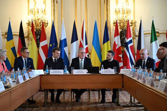 02 March 2025, United Kingdom, London: (L-R) European Commission President Ursula von der Leyen, Finland's President Alexander Stubb, French President Emmanuel Macron, UK Prime Minister Sir Keir Starmer, Ukrainian President Volodymyr Zelensky, Romania's I