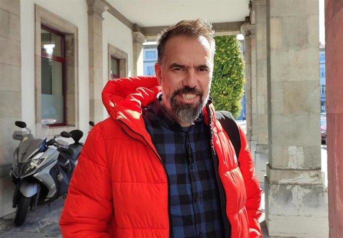 El secretario general de CCOO de Asturias, José Manuel Zapico, antes de reunirse con la consejera de Transición Energética, Belarmina Díaz.