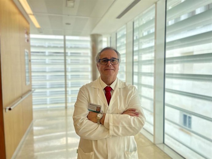 El jefe del Servicio de Pediatría del Hospital Quirónsalud Infanta Luisa, especialista en endocrinología infantil, Rafael Espino Aguilar.