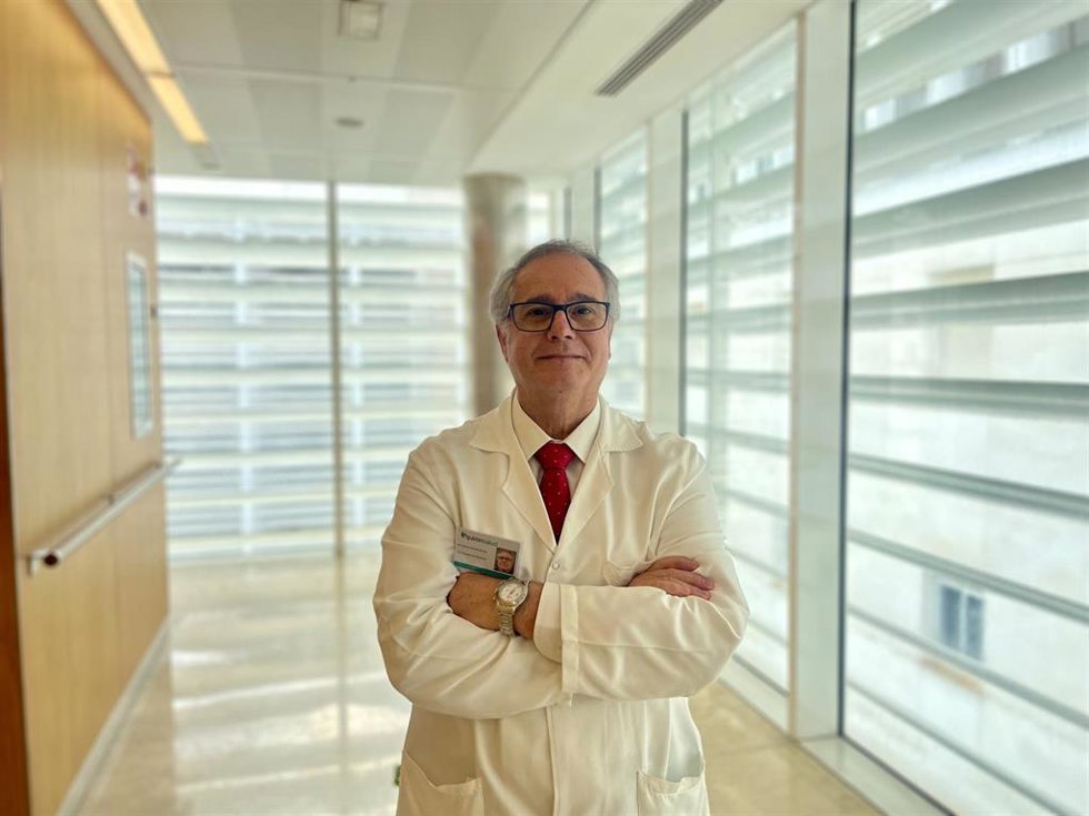 El jefe del Servicio de Pediatría del Hospital Quirónsalud Infanta Luisa, especialista en endocrinología infantil, Rafael Espino Aguilar.
