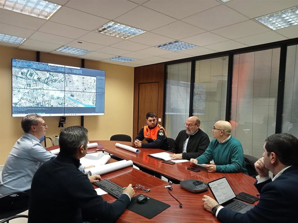 El teniente de alcaldesa de Seguridad y Transformación Digital, Ignacio Martínez, en una reunión sobre zonas inundables de Jerez.