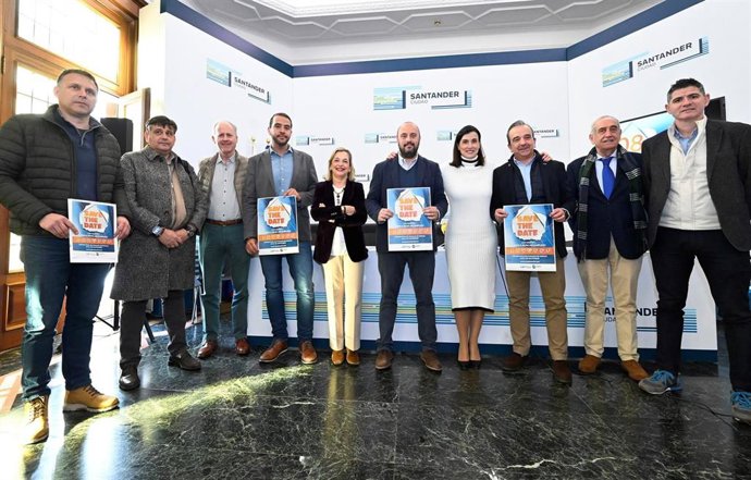 La alcaldesa de Santander, Gema Igual, junto a la concejala de Empleo, Chabela Gómez-Barreda, y representantes de las entidades participantes presentan los 'Encuentros Sectoriales de Empleo'