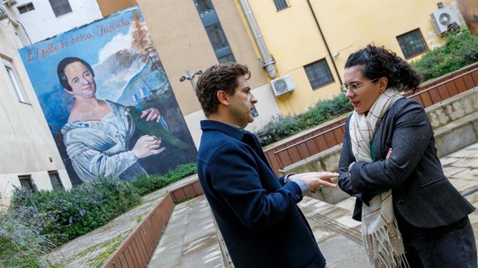 La directora del Museo, Rocío Coletes, junto al al director general de Cultura, Roberto Iturriaga