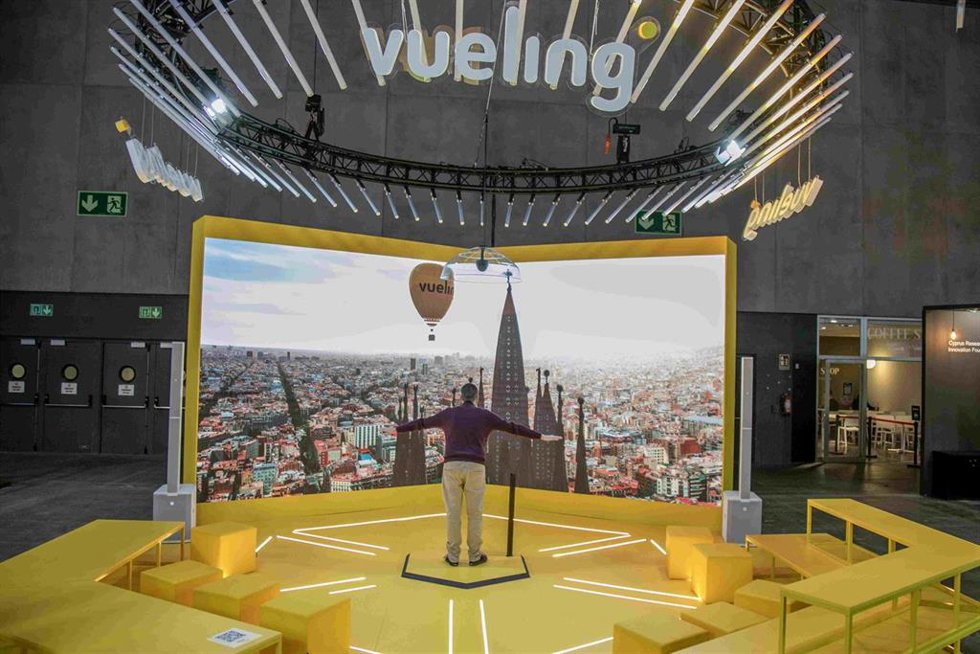 Estand de Vueling en el Mobile World Congress (MWC) 2025.