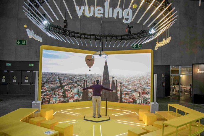 Estand de Vueling en el Mobile World Congress (MWC) 2025.
