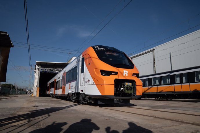 Archivo - Un nou tren de Rodalies a la fàbrica d'Alstom