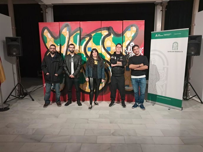 Artistas participantes en la muestra 'EnCaja 2025. Murales del arte urbano cordobés'.