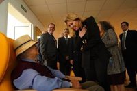 España destaca la apuesta de Junta por políticas sociales en una visita a Hogar Nuestra Señora de Los Ángeles de Málaga