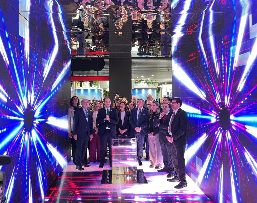 Los consellers Albert Dalmau, Miquel Smper, Jaume Duch y Eva Menor inauguran el estand de Catalunya en el MWC