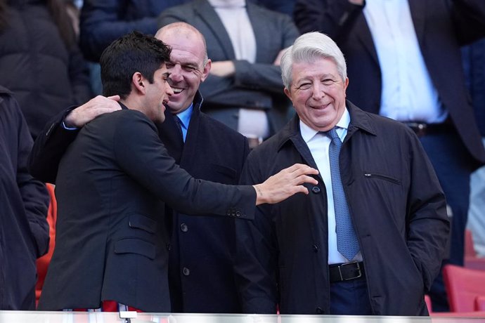 Archivo - Enrique Cerezo, President of Atletico de Madrid, greets Jorge Martin, MotoGP World Champion, during the Spanish League, LaLiga EA Sports, football match played between Atletico de Madrid and Getafe CF at Riyadh Air Metropolitano stadium on Decem