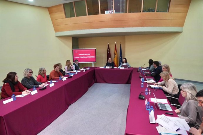 La Consejera De Política Social, Familias E Igualdad, Conchita Ruiz, Durante La Reunión De La Comisión Rectora De Lucha Contra La Pobreza