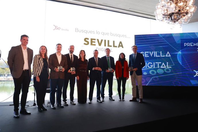 Servinform y el Ayuntamiento de Cañada rosal reciben el galardón de la Diputación por su apuesta digital.
