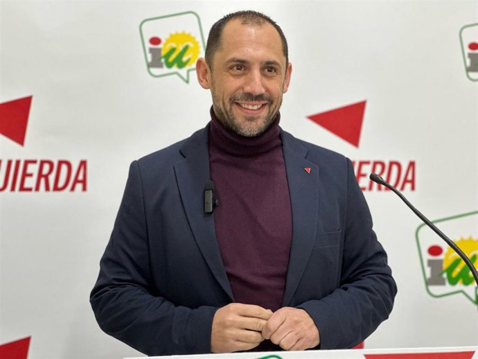 El coordinador provincial de IU en Córdoba, Sebastián Pérez, en la sede provincial de su formación.