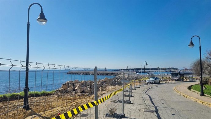 Obras de renovación en el Paseo de la Calle María Coronel en el Puerto de Tarifa
